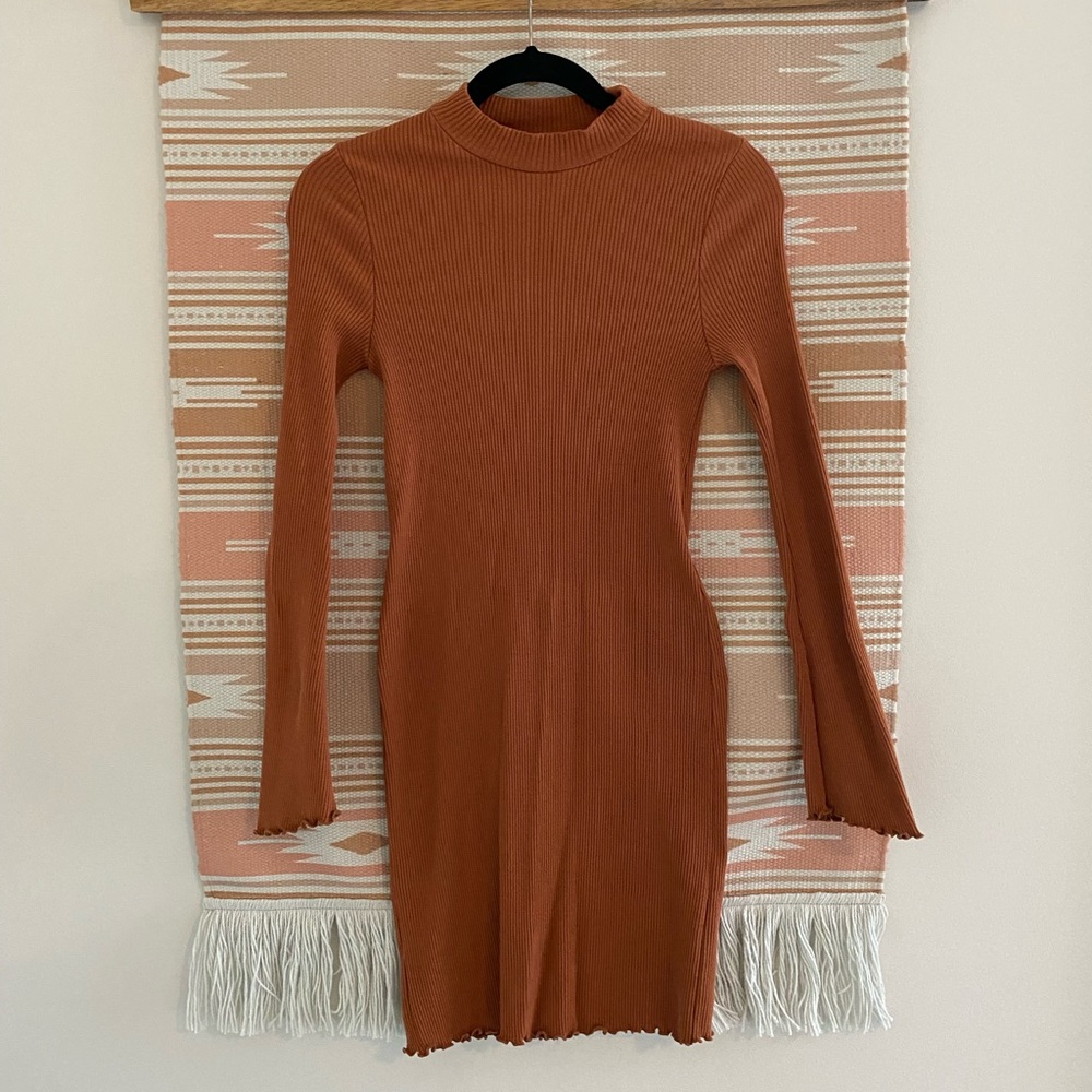 Vestique Dress